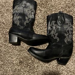 Women’s Cowgirl Boots - Size 6
