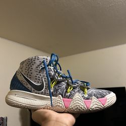 Nike Kyrie Hybrids Size 12