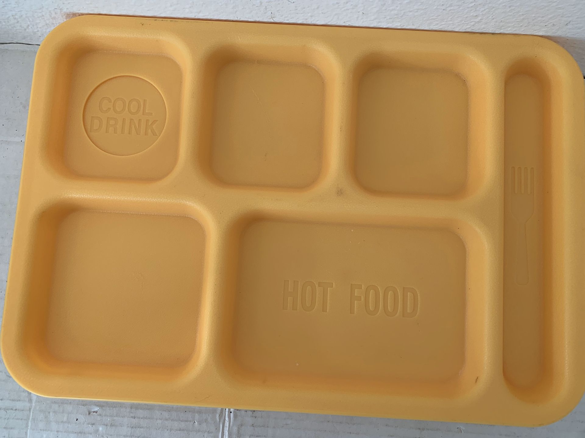 5 Yellow Lunch Cafeteria Trays 6-Compartments Hot Food Cold Drink Area Retro