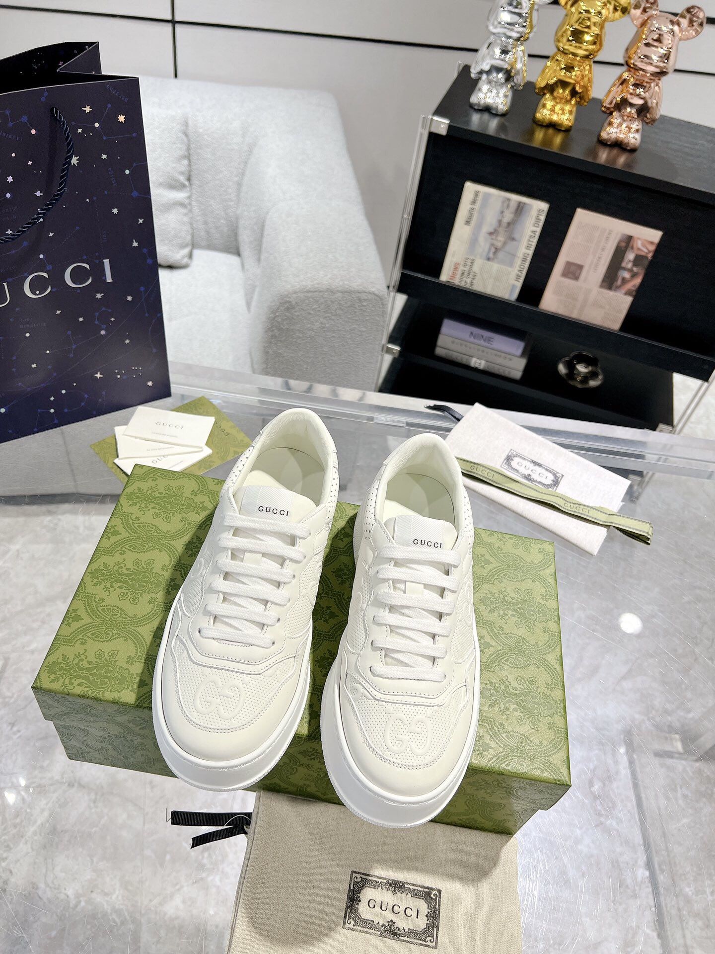 Gucci small white shoes