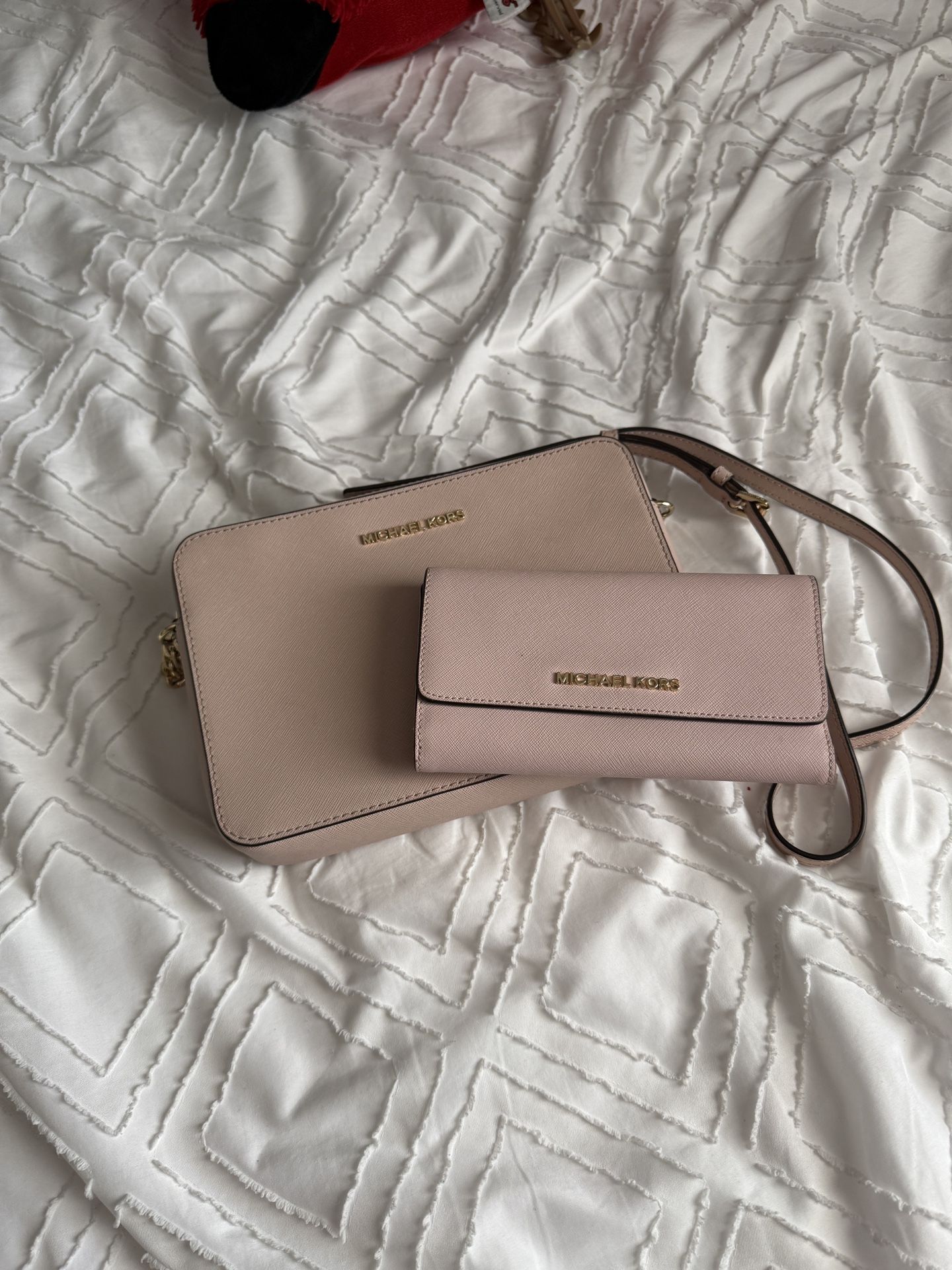 VERY CLEAN Michael Kors Bag and Wallet