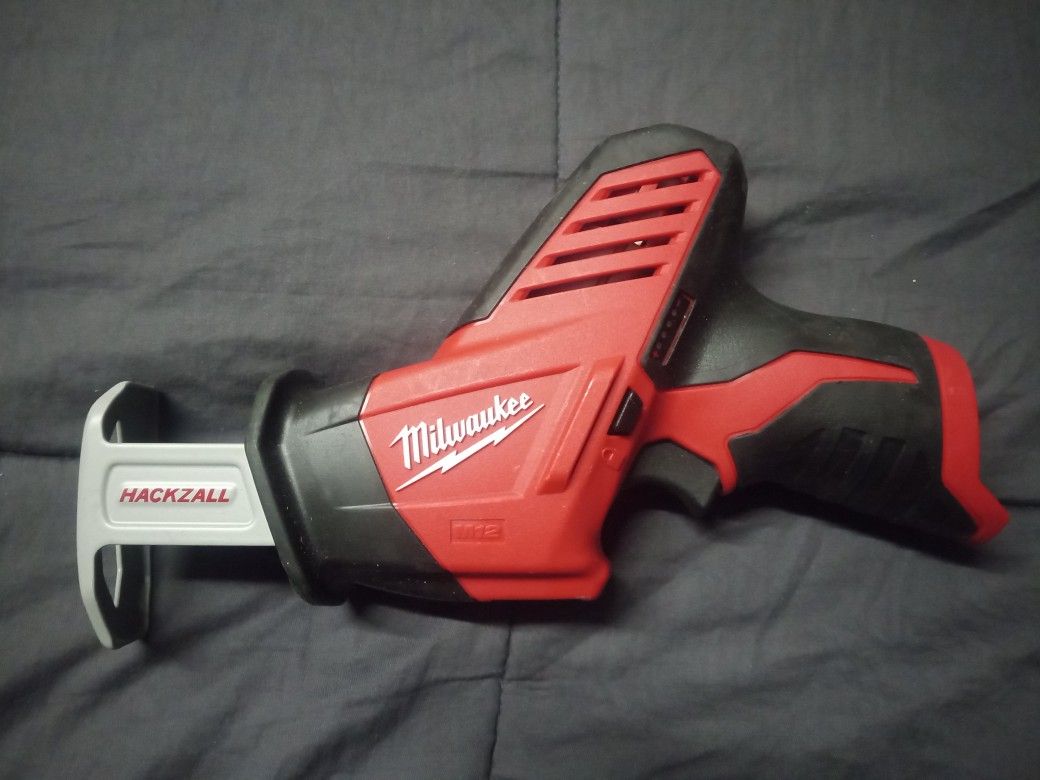 Milwaukee M12 Sawzall