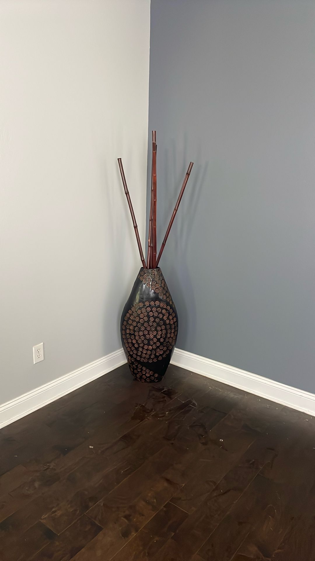 Decorative Vase With Wooden Bamboo