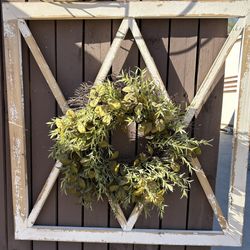 Wooden decor With Wreath 