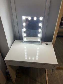Makeup Vanity With Lights