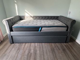 Daybed with trundle