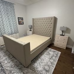 Queen Headboard/bedframe 