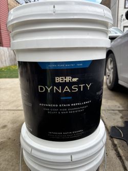 Behr dynasty 5 gallon Designer Collection Harmonious White Satin Enamel Interior Stain Blockin