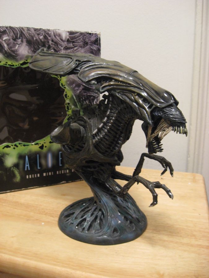 Alien Queen from Palisades Limited Edition Statue