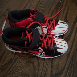 Soccer Cleats Size 4.5
