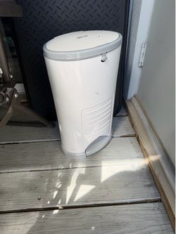 Diaper Dekor Mini Hands-Free Diaper Pail | White