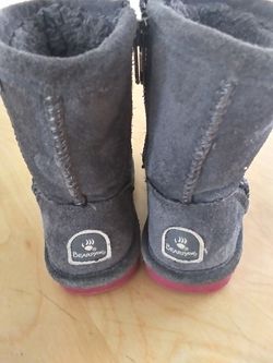 Bearpaw girl boots 9