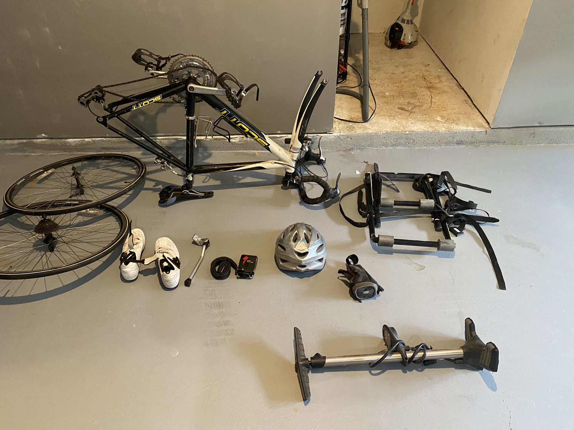 Scott Road Bike and accessories