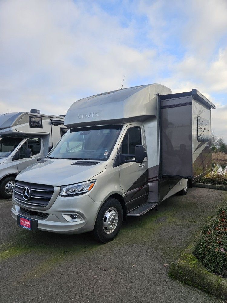 New 2023 Tiffin Wayfarer
25JW Class C