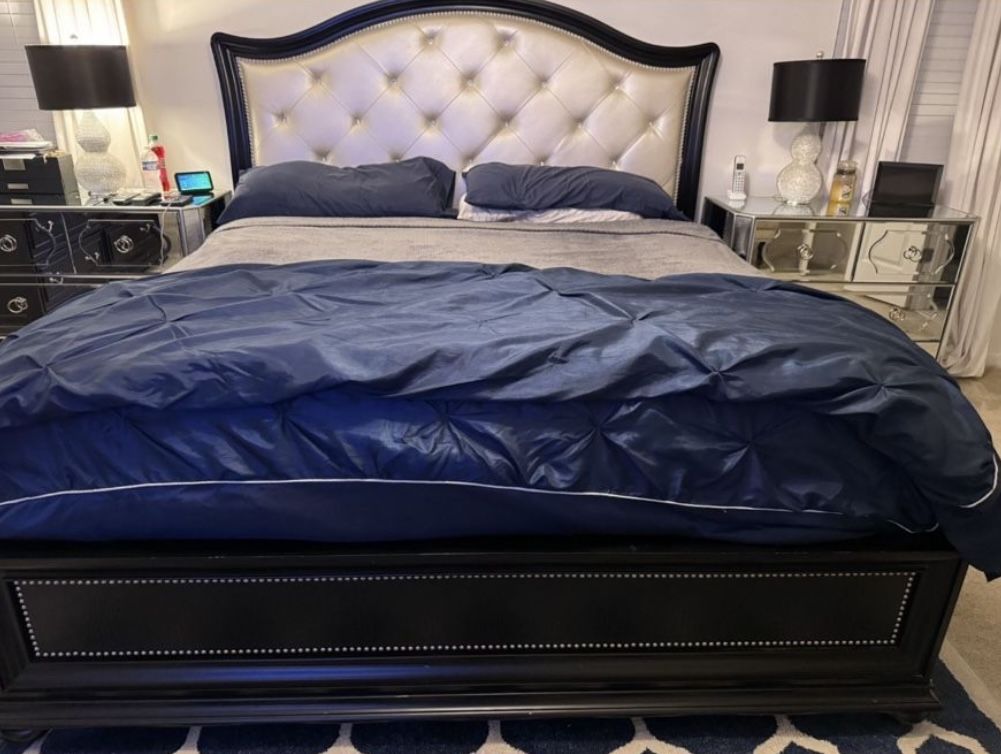 Pulaski- King Bedroom 6 Pcs Set