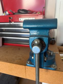 Larin Blue Cast Iron Bench Vise