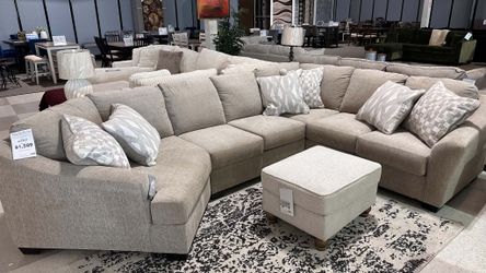 Brand New  Living Room Sectional Couch with Chaise