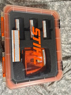 Stihl AL 500 Battery Charger with 3 Batteries and Case.
