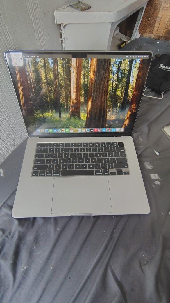 Apple MacBook 15" M4 2025 24GB RAM 1TB SSD