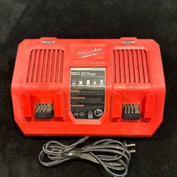 Milwaukee M18 18-Volt Lithium-Ion Dual Bay Rapid Battery Charger