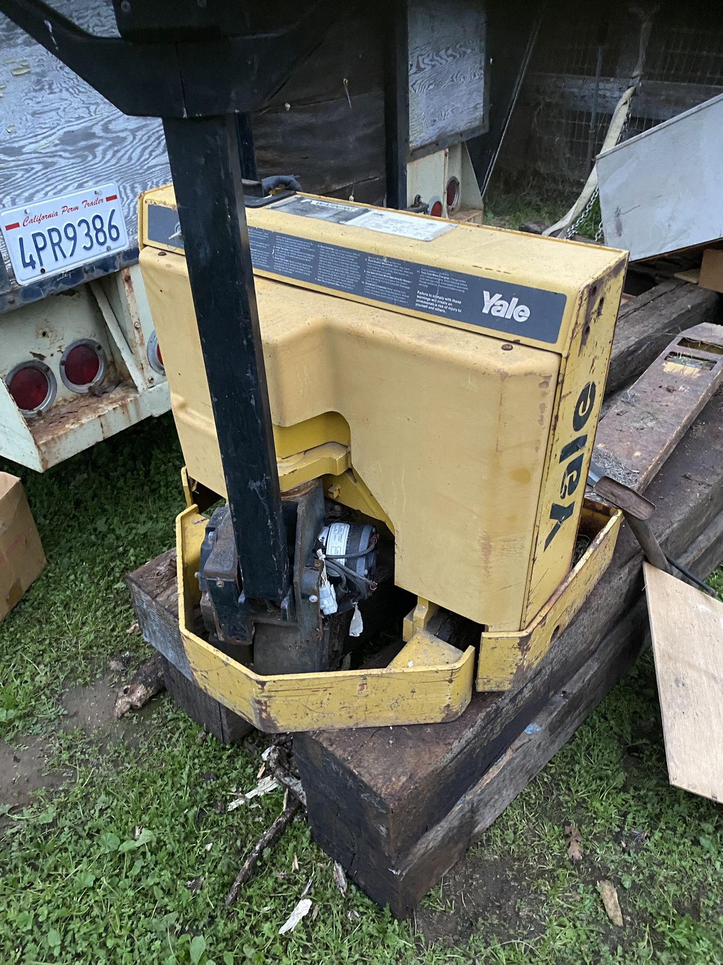 Yale Electric Pallet Jack / Forklift Needs Batteries