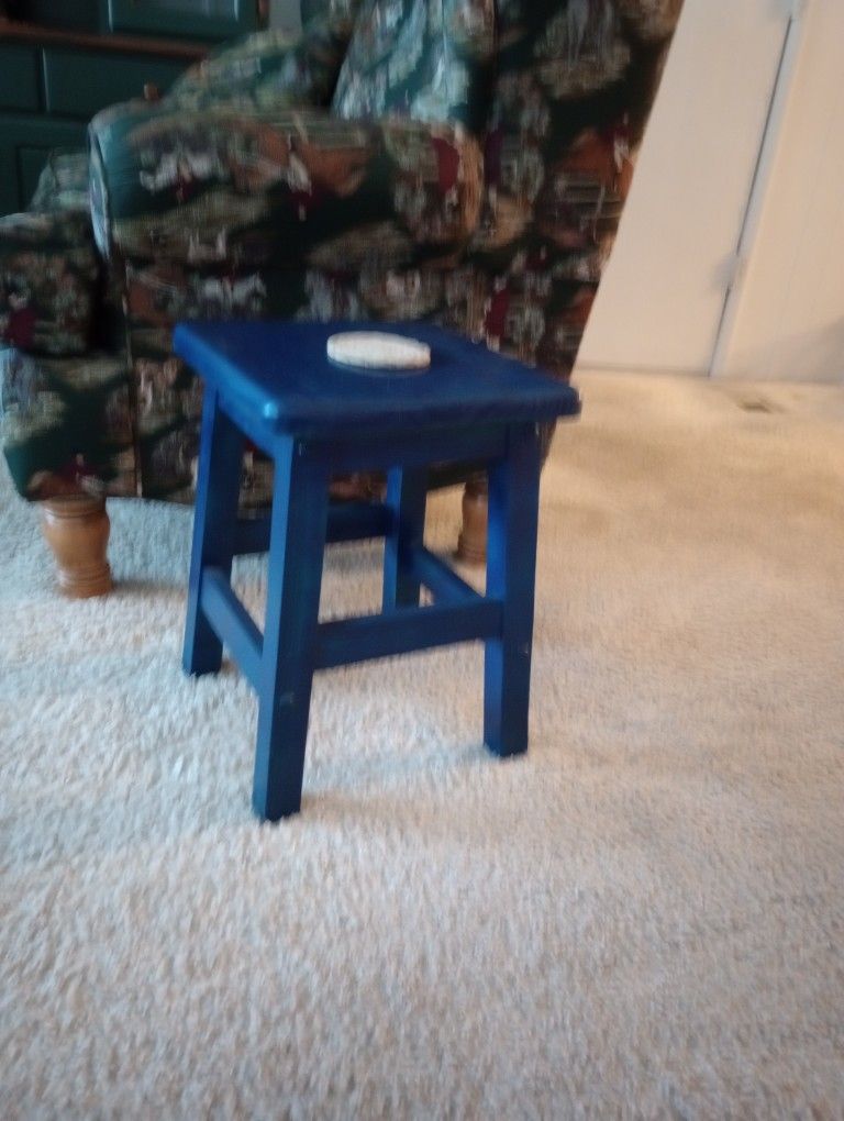 2 Blue Stools