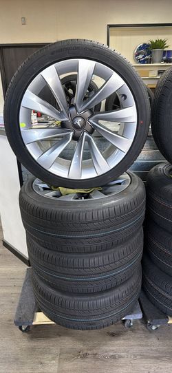Tesla model Y 20”, rims end  Hankook tires 255/40/r20