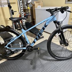 Trek Marlin 5 Mountain Bike 