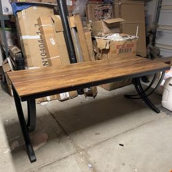 Table / Computer Desk 