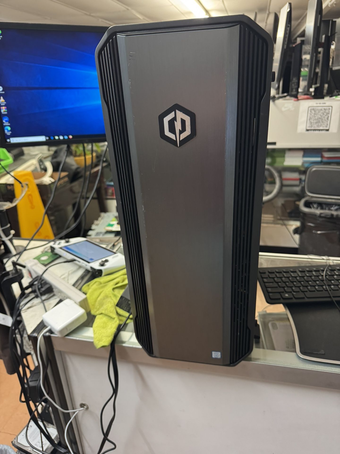๐ป CyberPowerPC Gaming Beast โ i7-8086K | GTX 1080 | 16GB RAM | 240GB SSD + 2TB HDD