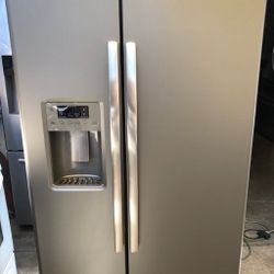 GE Stainless Steel Refrigerator 
