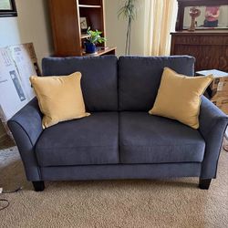 Couch In Great Conditions 