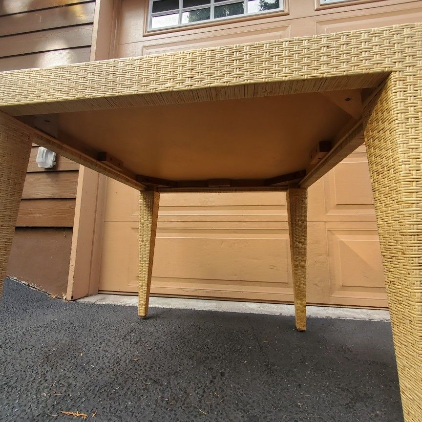 Mid Century Modern Wicker Rattan Dining Table/ Coffee Table 30x30x26toll.in Perfect Condition