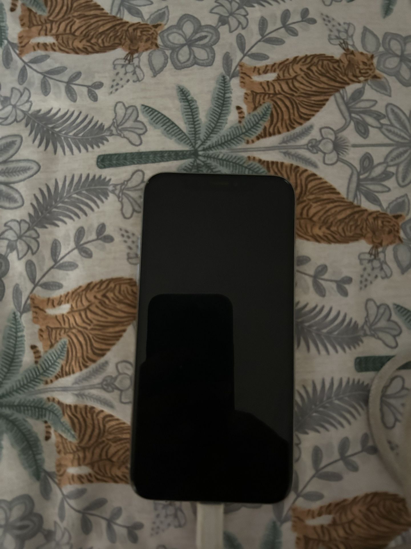 Unlocked IPhone XS White