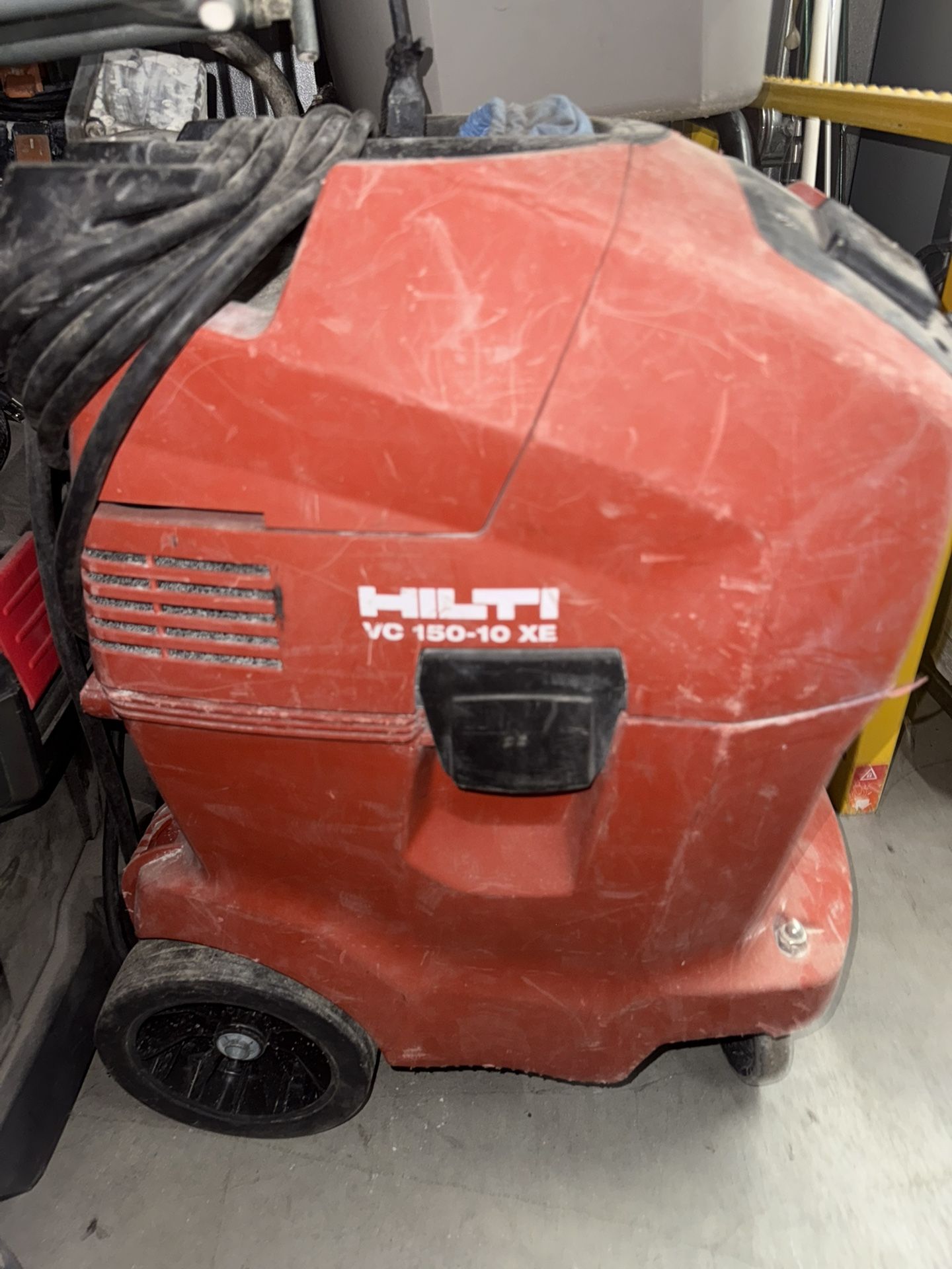 (1) Hilti VC 150-10 X Universal Wet / Dry Construction Vacuum Cleaner 120V
