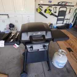 Charbroil 2 Burner Classic Barbecue  Bbq Grill In Excellent Shape With New Tools And Half Full Tank Of Propane