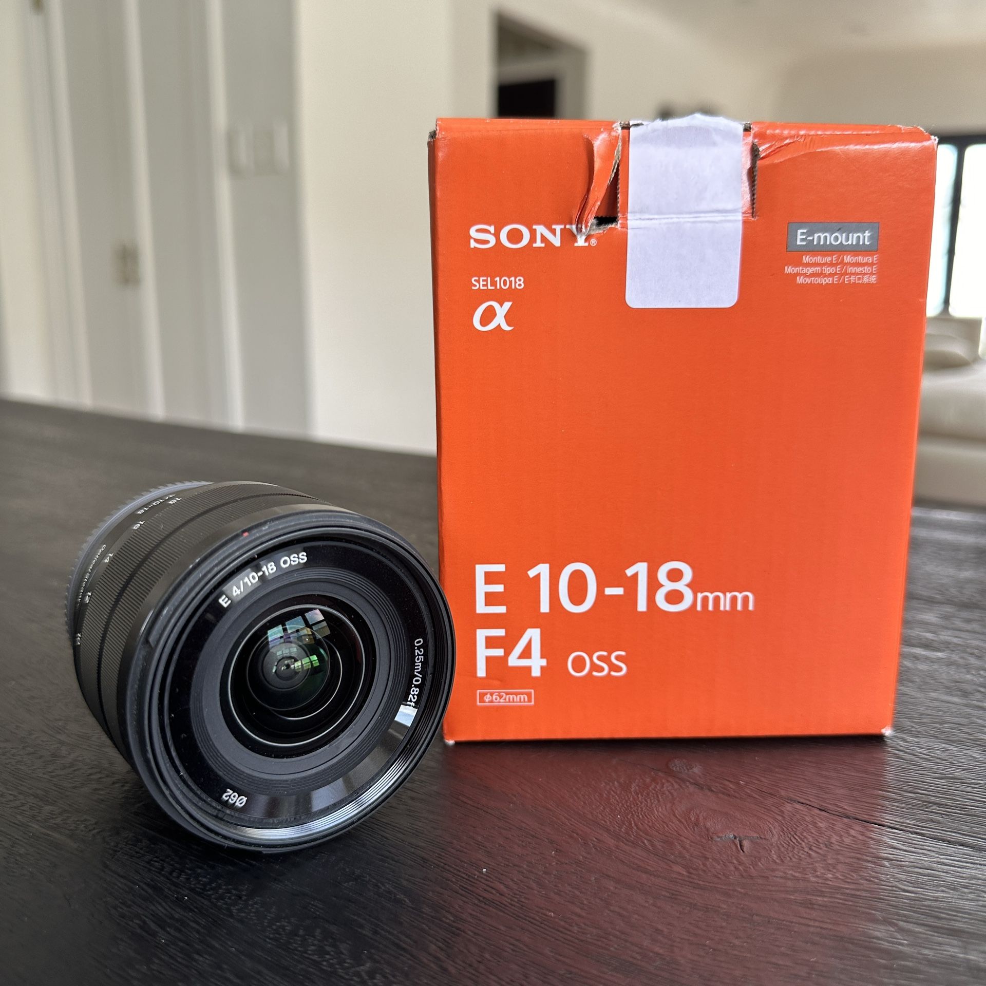 Sony E 10-18mm F4 OSS Lense