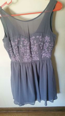 Size 5 never worn beautiful grey dress by lily rose