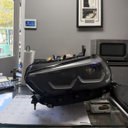 BMW X5/X6 G05/G06 ORIGINAL OEM LEFT DRIVER LED HEADLIGHT 2019-2023