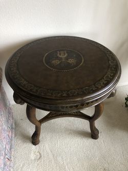 Circular end table cool design