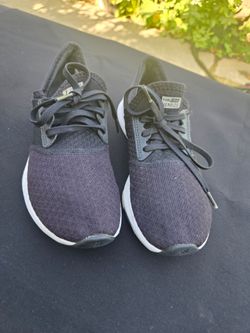 Women New Balance Blk/White Size 7