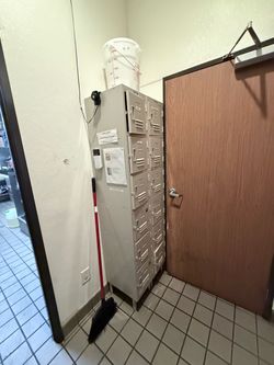 Restaurant closure Lockers