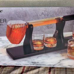 Brookstone 19th Hole Golf Themed Whiskey Decanter Set, NEW in box