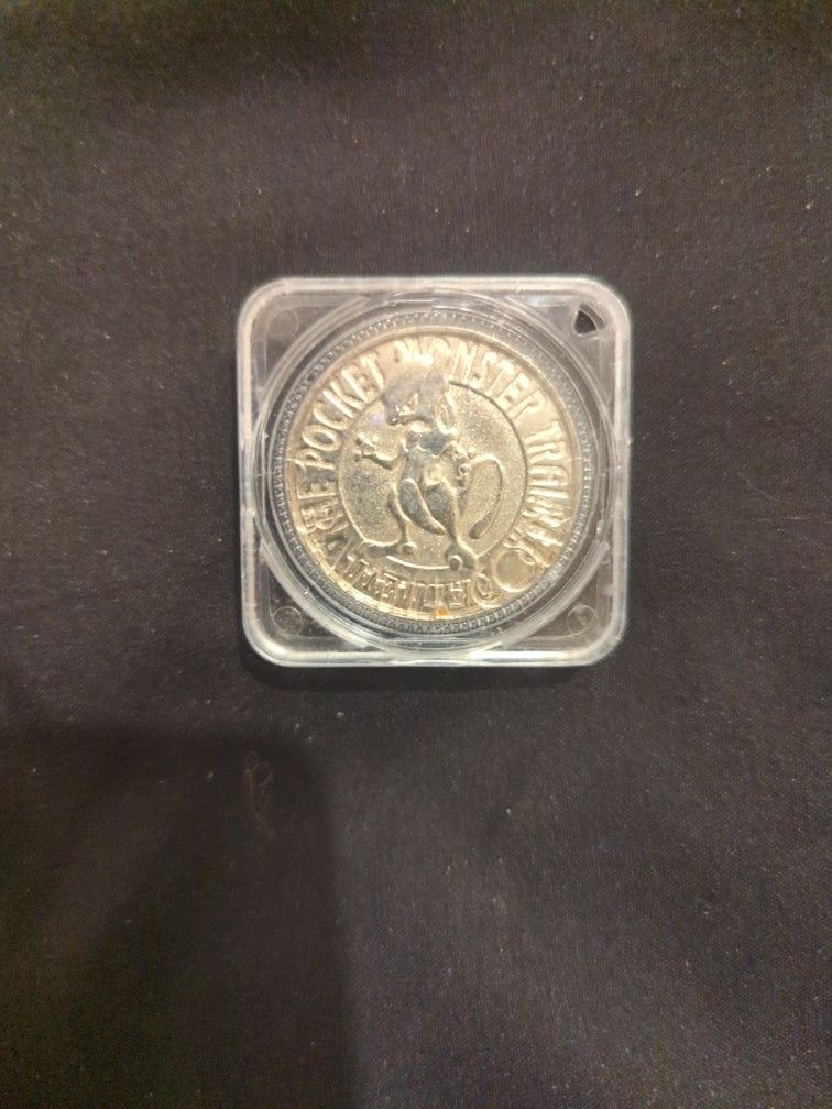 Pokemon Vintage Mewtwo Battle Coin