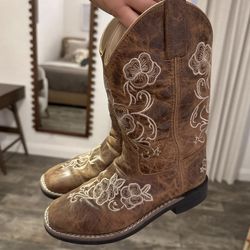 Kids boot barn leather boots girls size 2.0D