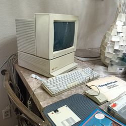 Antique Apple Computer Has Original Papers And Box