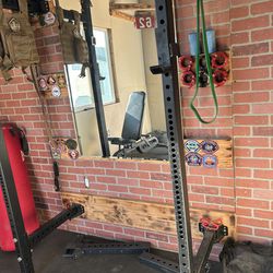 Wall squat rack