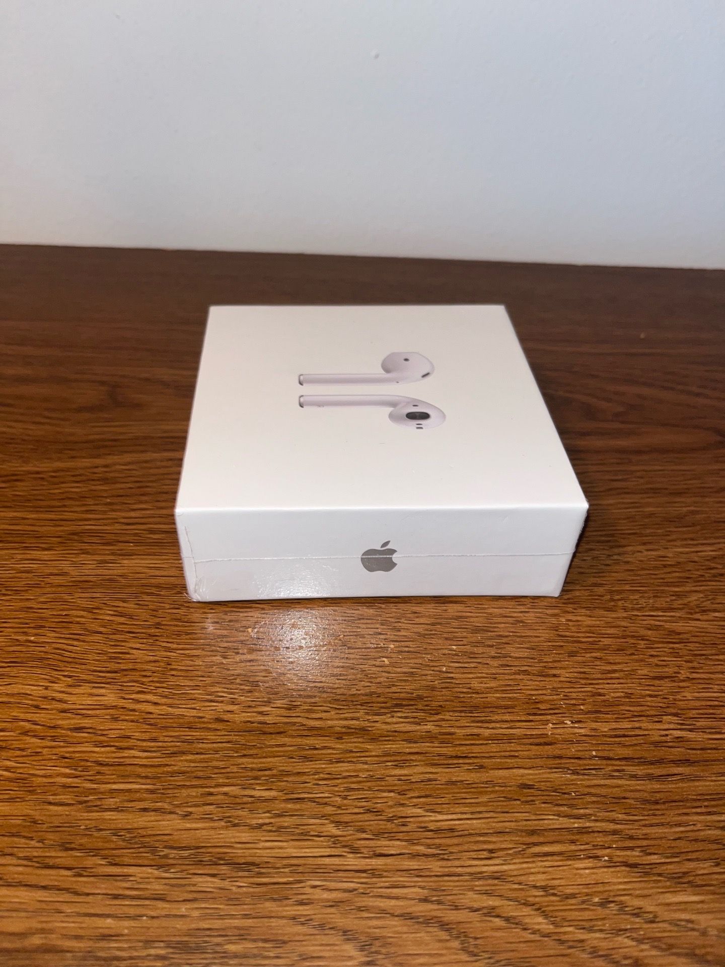 Wireless AirPod 2 headphones with MagSafe charging case