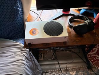 AirPod Maxes, Xbox series S