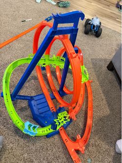 Hot wheel multi loop track set